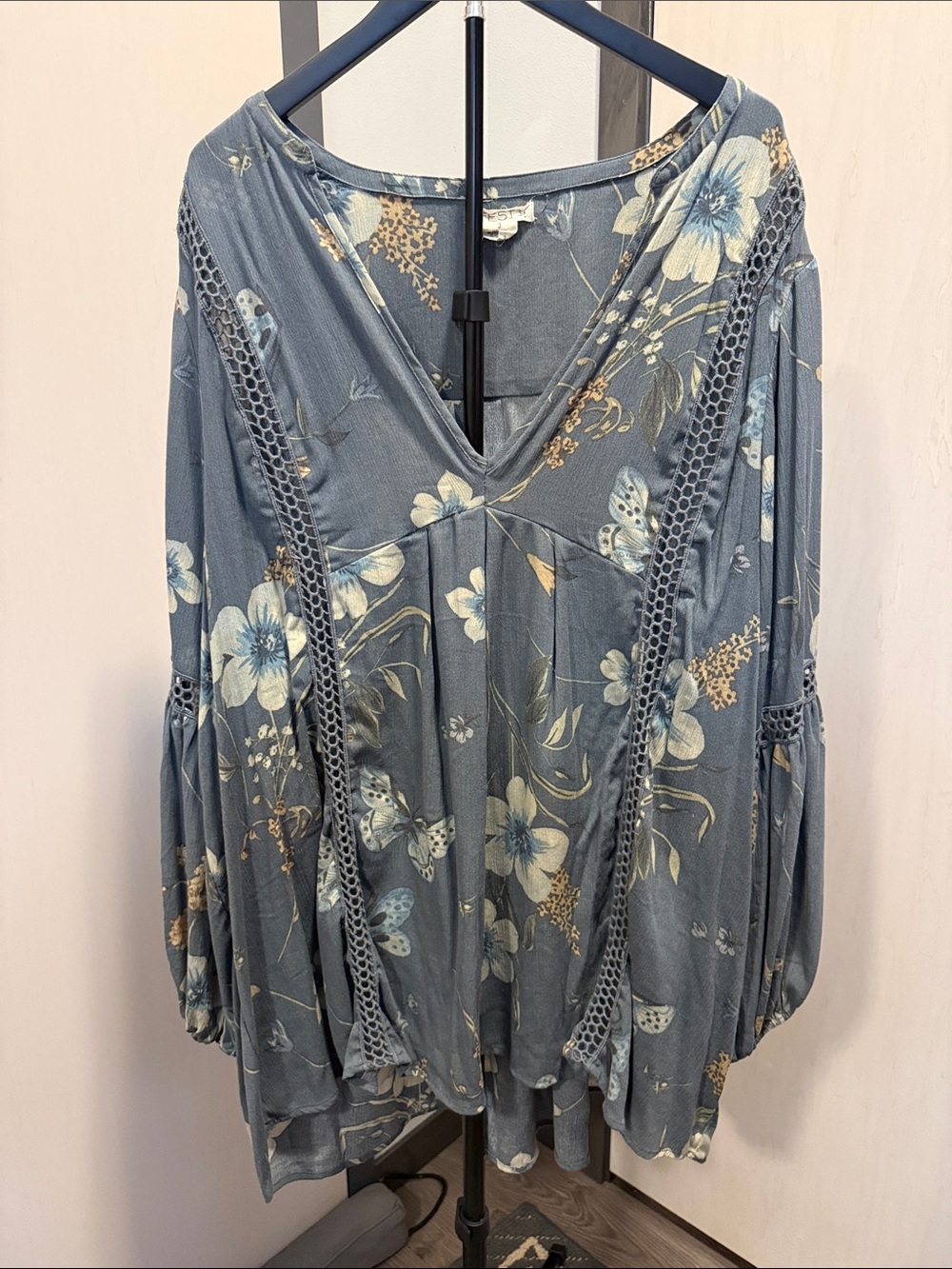 torrid Festi Blue Floral V-Neck Lace-Trim Tunic